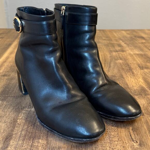 Tory Burch Sophia Ankle Boots Leather Heel Gold Logo Buckle Black Size 10.5 - Picture 2 of 12